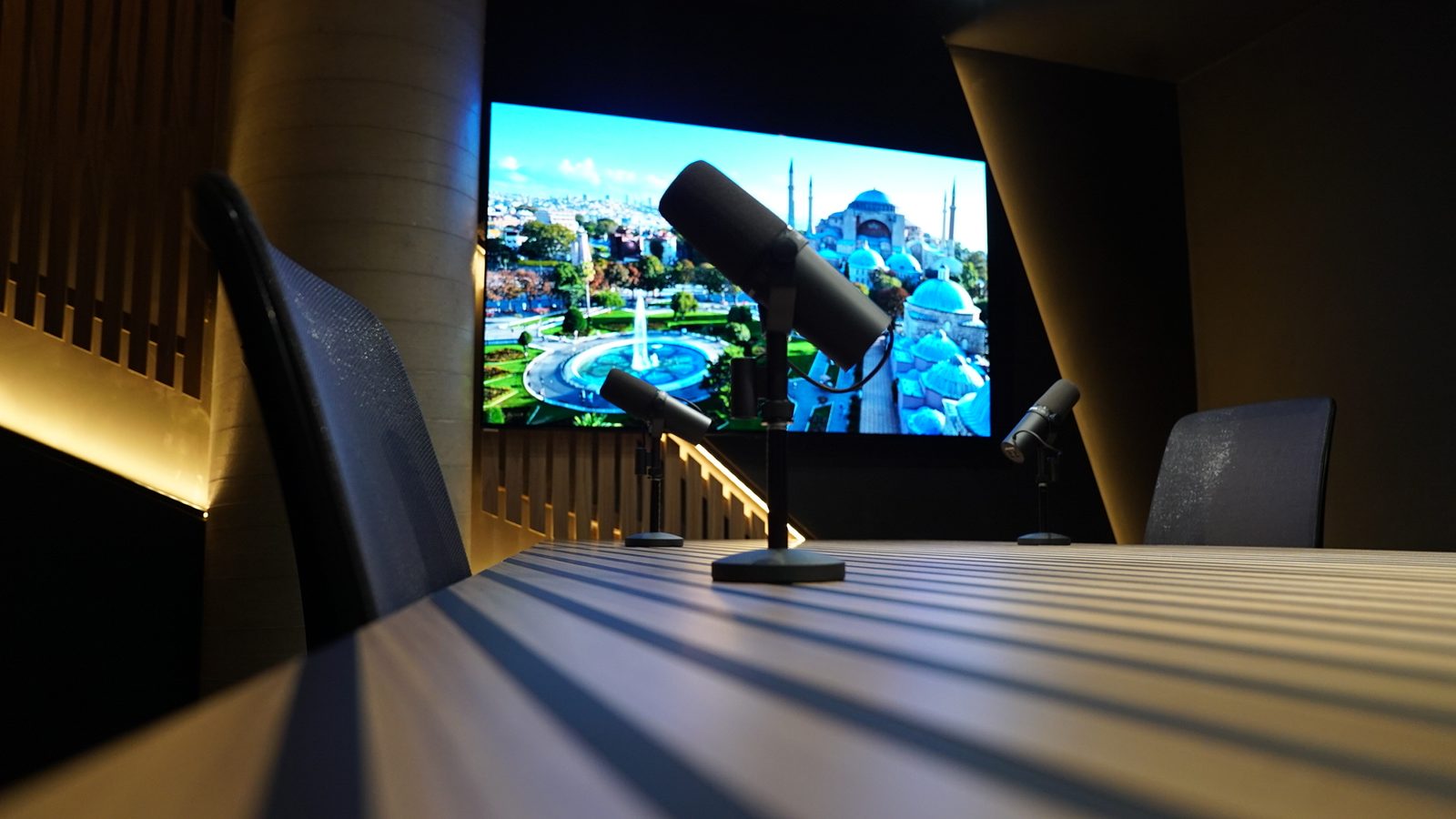 Área de gravação da sala de podcast para alugar no Jardim Paulista